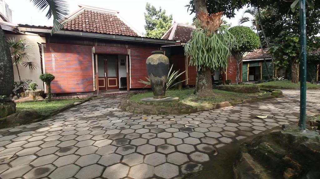 Hotel Batik *